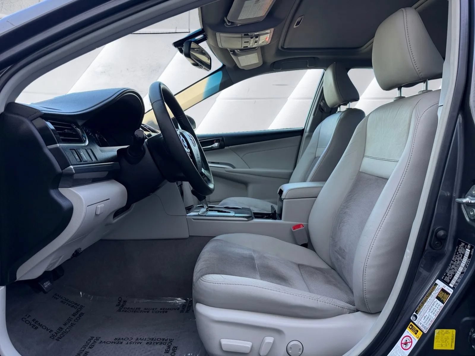 Used 2014 Toyota Camry XLE w/ Leather Package FWD image 9