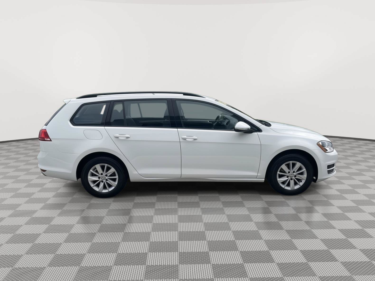 Used 2016 Volkswagen Golf S FWD image 9