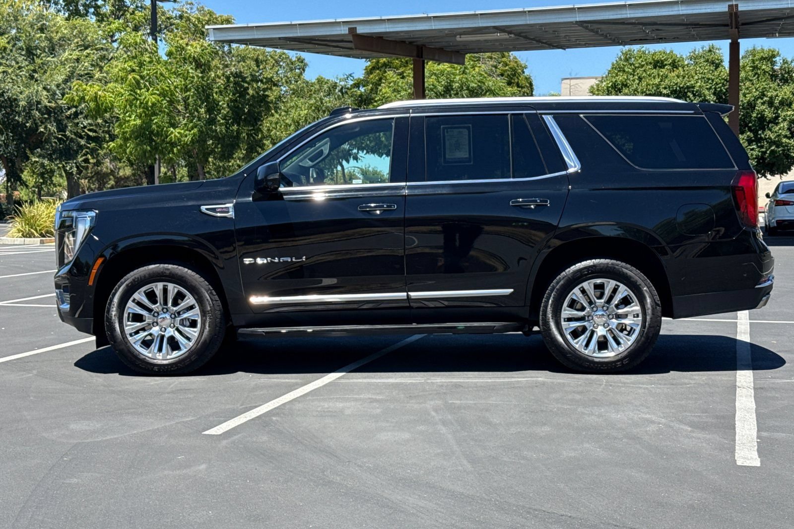 Used 2025 GMC Yukon Denali AWD/4WD image 14