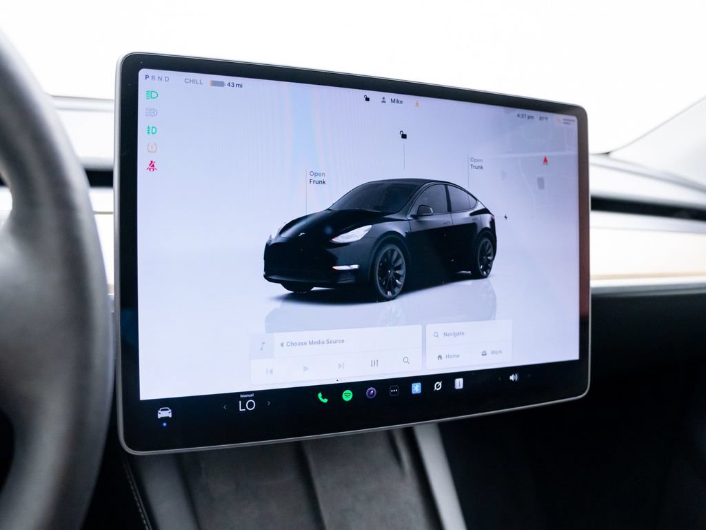 Used 2023 Tesla Model Y Long Range AWD/4WD image 23
