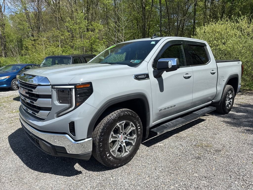 Used 2025 GMC Sierra 1500 SLE w/ Preferred Package AWD/4WD image 4
