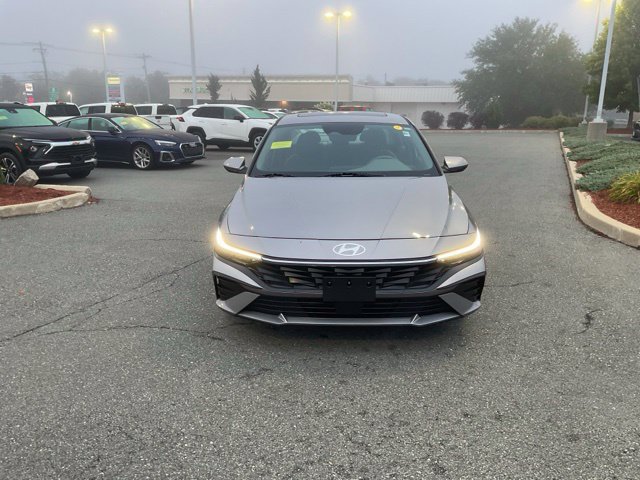 Used 2025 Hyundai Elantra SEL FWD image 2