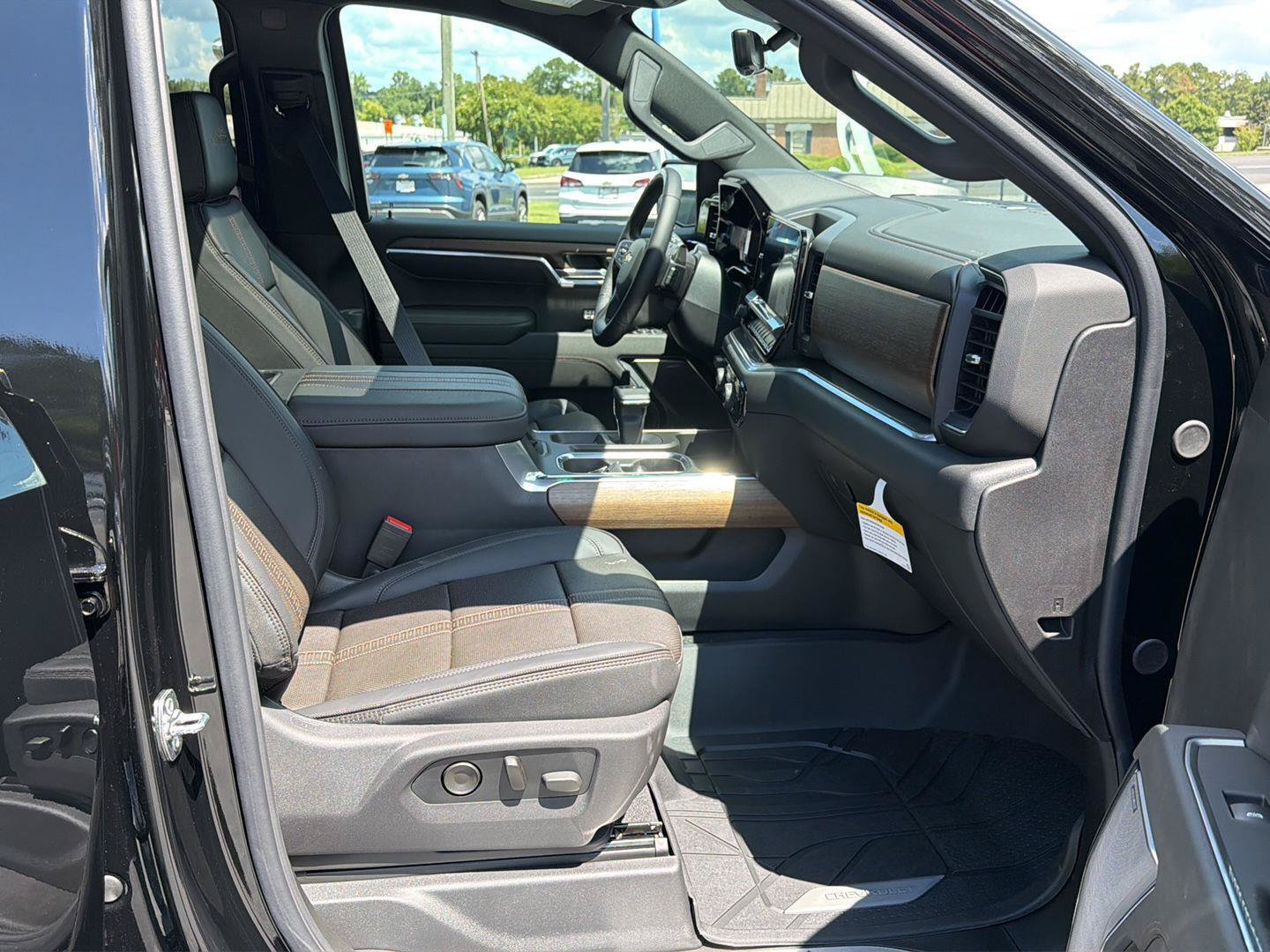 New 2026 Chevrolet Silverado 1500 High Country w/ High Country Premium Package AWD/4WD image 14