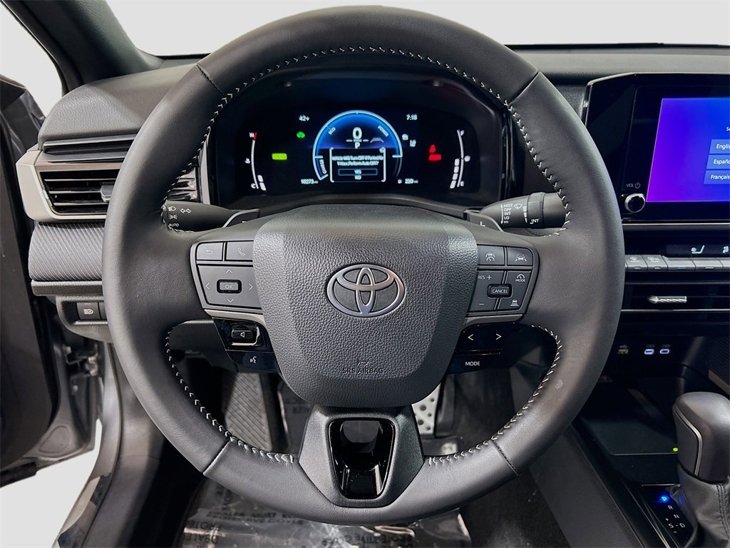 Used 2025 Toyota Camry SE w/ Convenience Package image 9