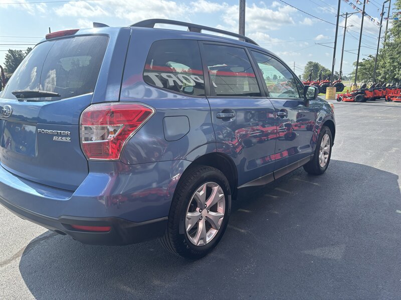 Used 2016 Subaru Forester 2.5i Premium w/ All-Weather Package AWD/4WD image 4