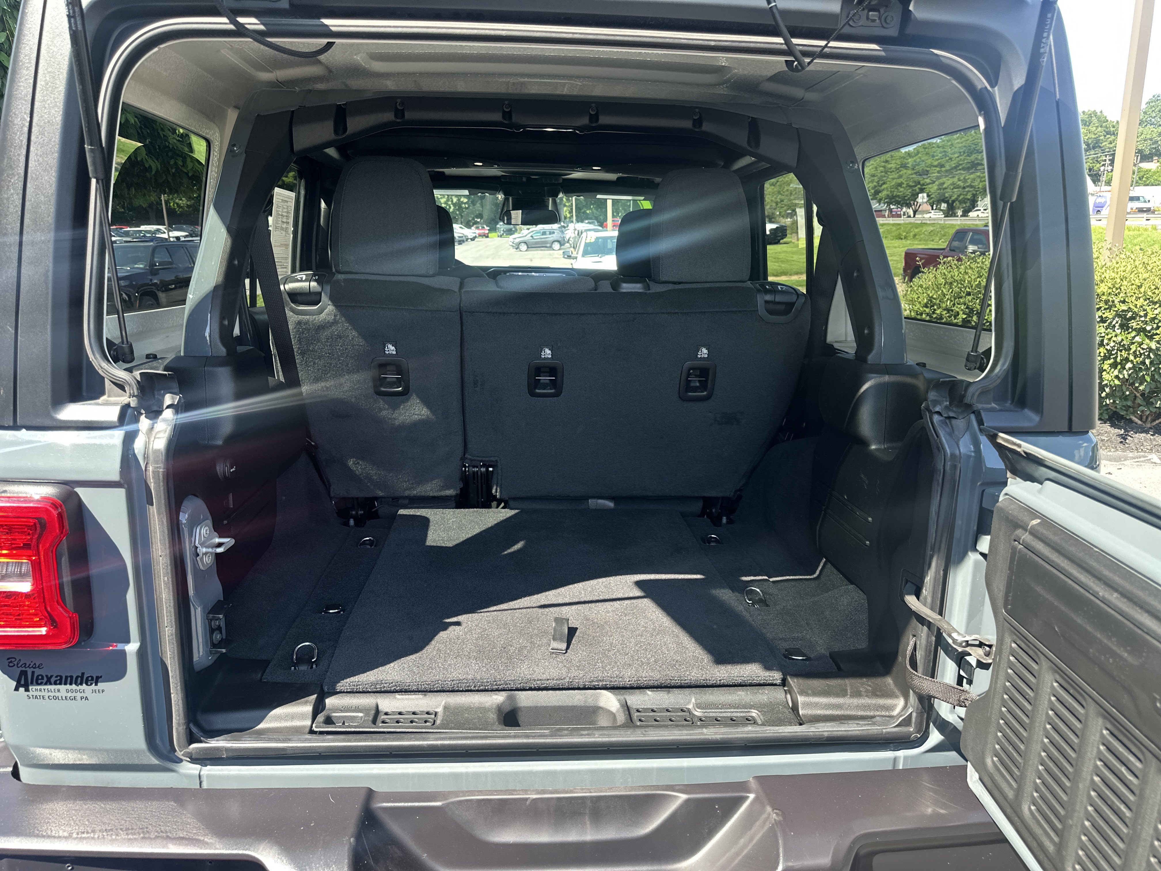 Certified 2026 Jeep Wrangler Unlimited Rubicon AWD/4WD image 5