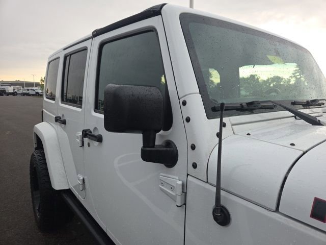 Used 2017 Jeep Wrangler Unlimited Rubicon AWD/4WD image 4