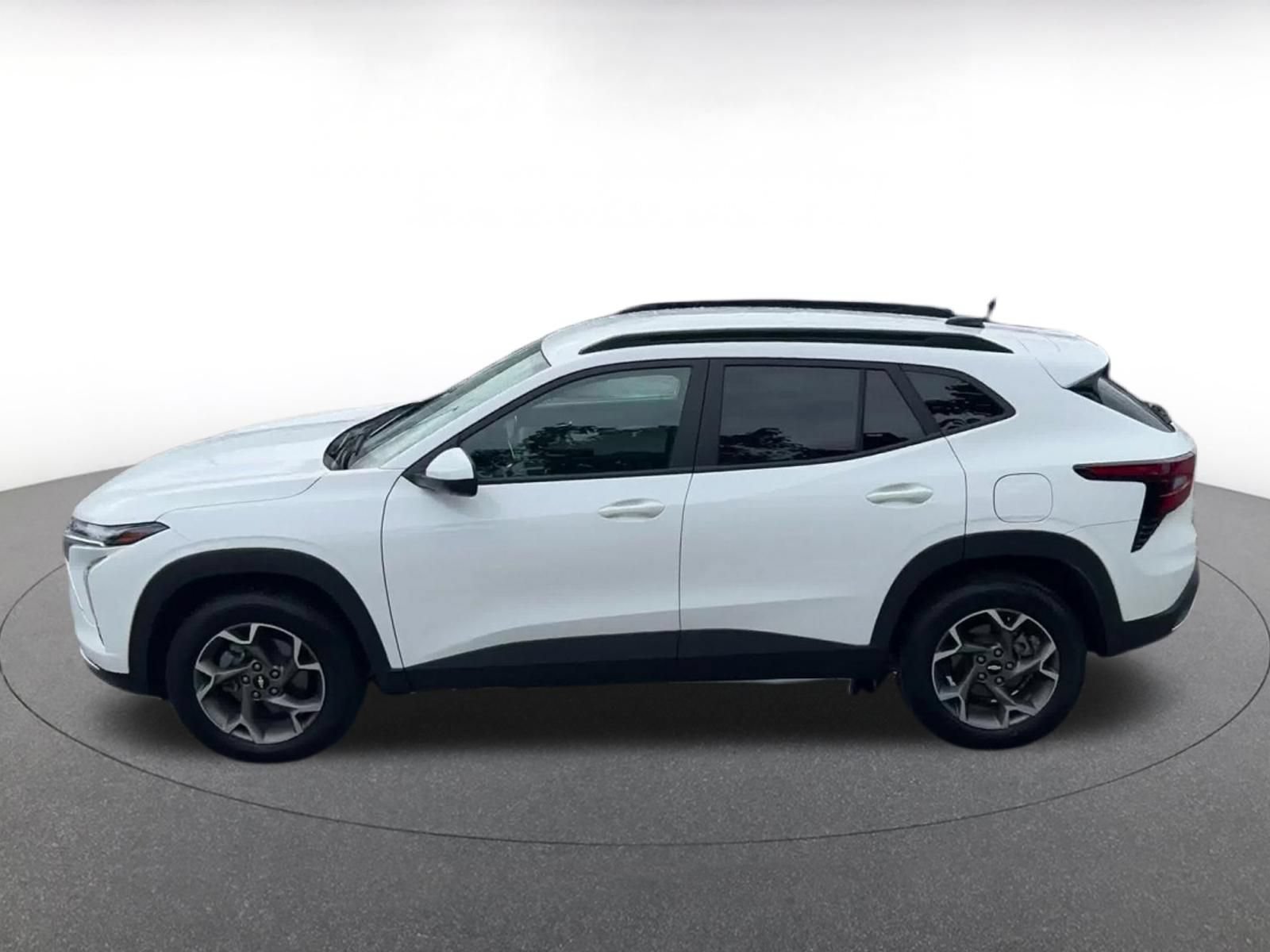 Used 2025 Chevrolet Trax LT FWD image 9