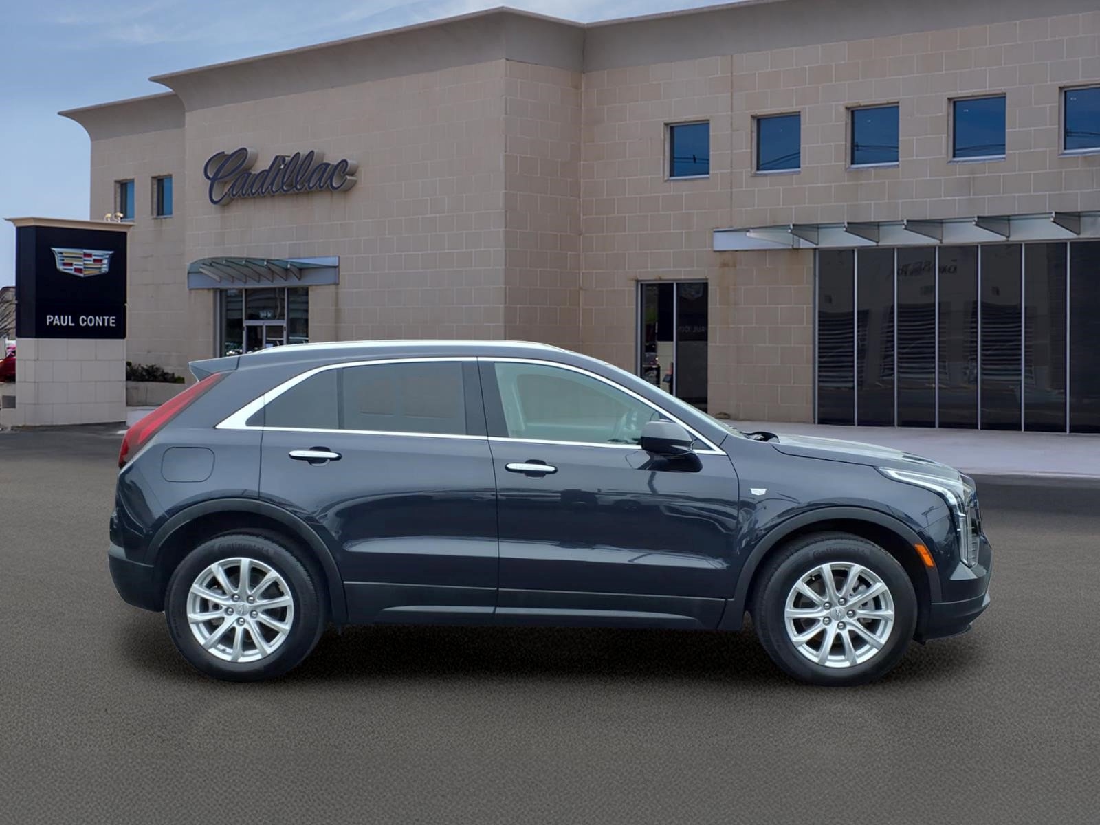 Certified 2023 Cadillac XT4 Luxury w/ Cold Weather Package AWD/4WD image 4