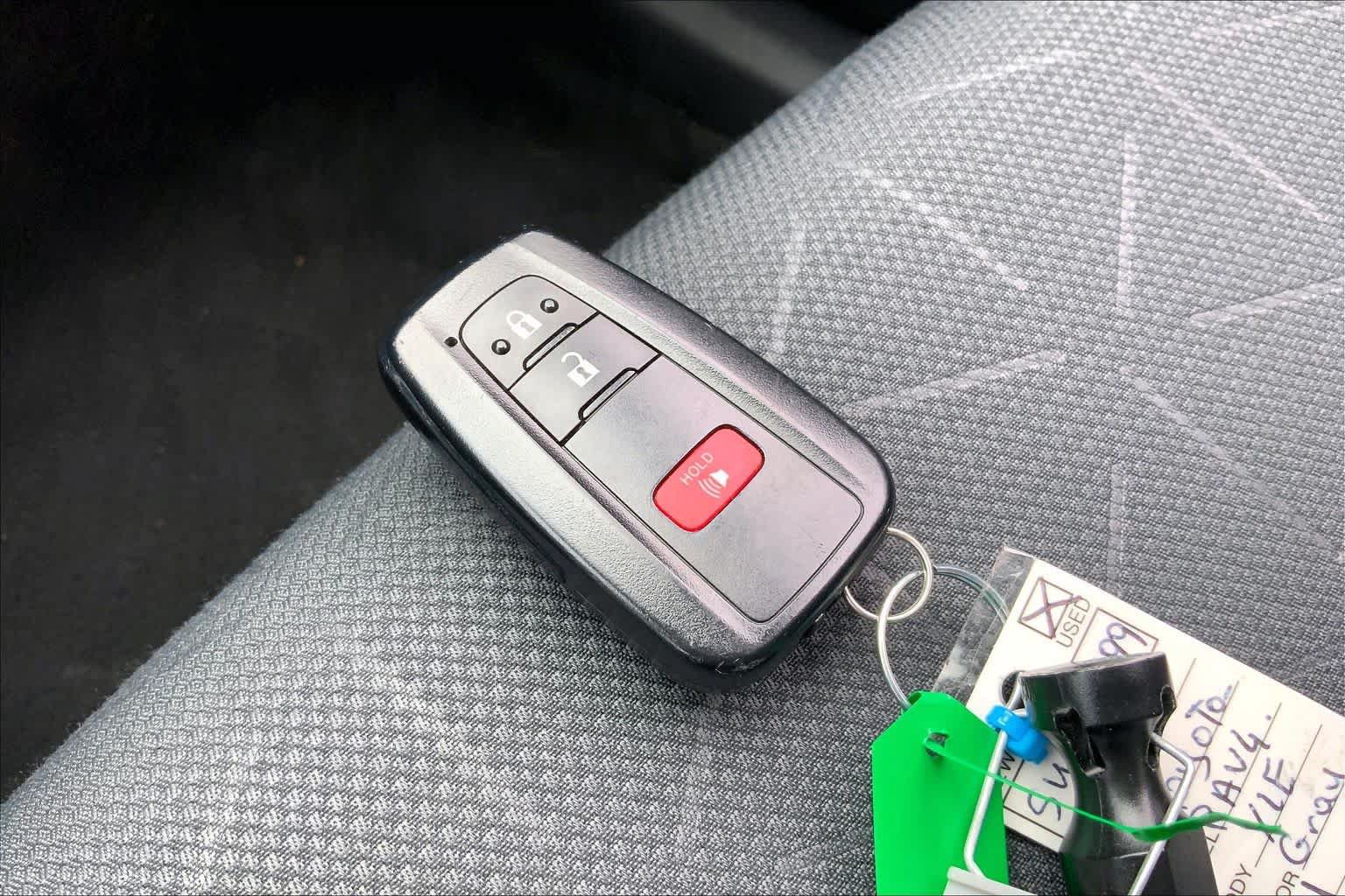 Used 2025 Toyota RAV4 XLE AWD/4WD image 14