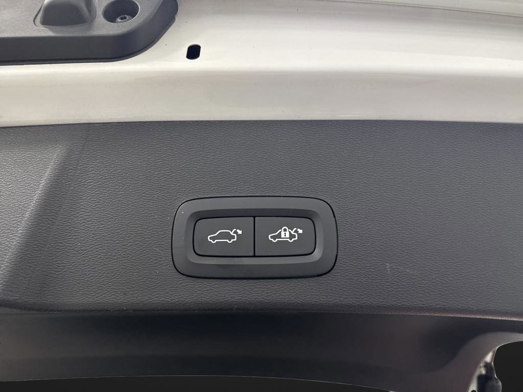 Used 2024 Volvo XC40 B5 Plus w/ Climate Package image 16