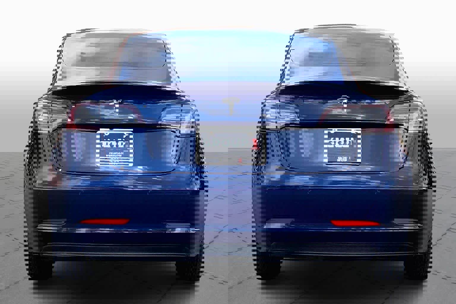 Used 2019 Tesla Model 3 Standard Range image 4