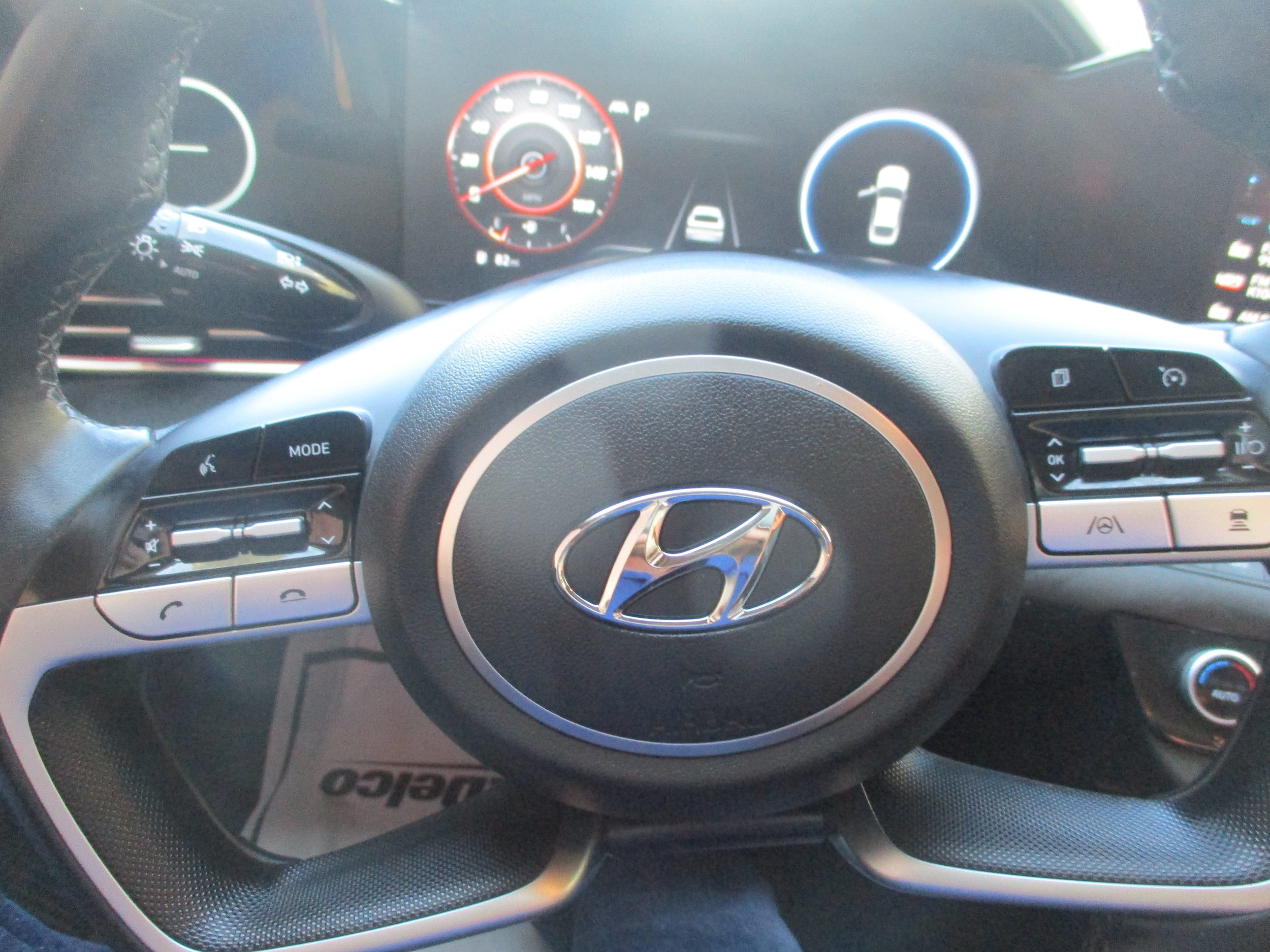 Used 2022 Hyundai Elantra Limited w/ Preferred Accessory Package FWD image 21
