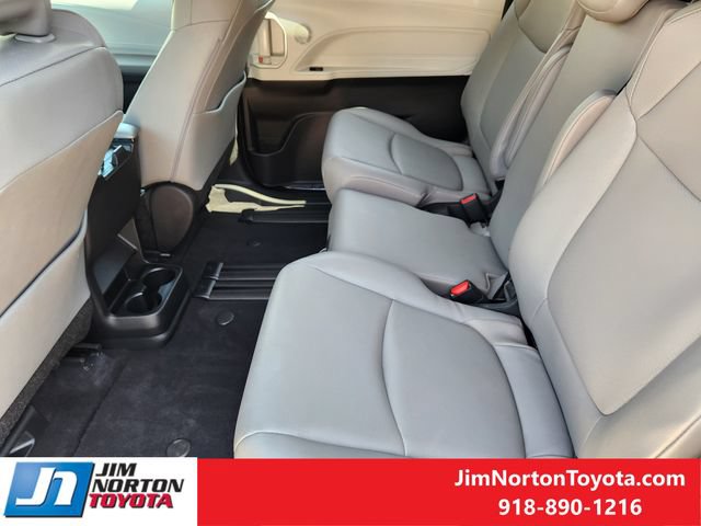 Used 2026 Toyota Sienna XLE FWD image 29