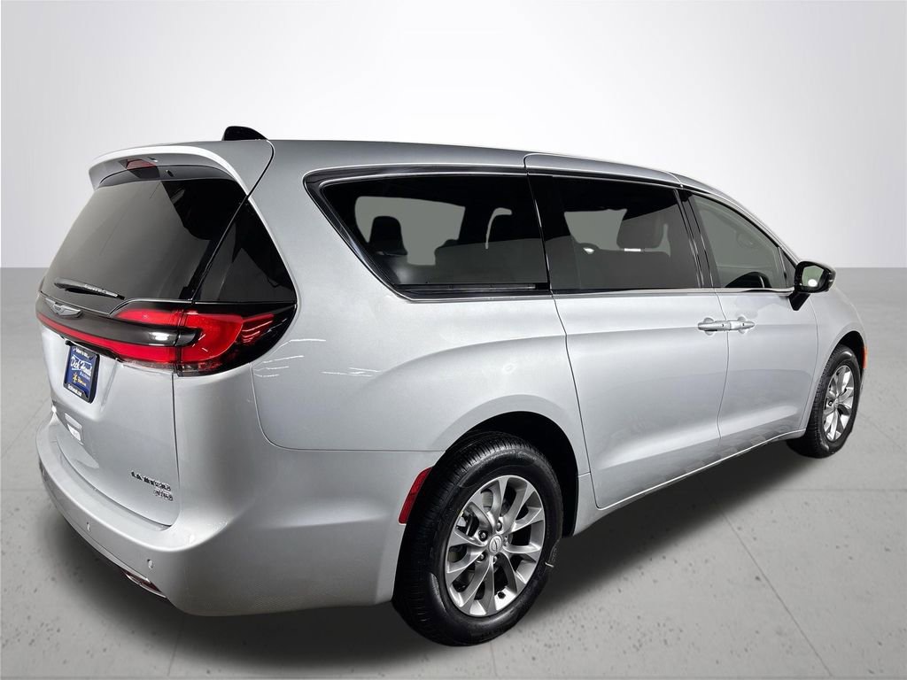 New 2026 Chrysler Pacifica Limited image 6