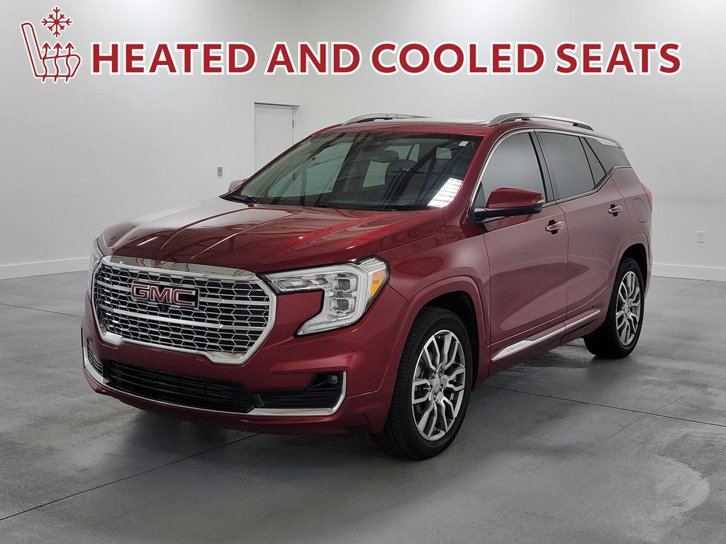 Used 2023 GMC Terrain Denali w/ Denali Premium Package AWD/4WD image 4