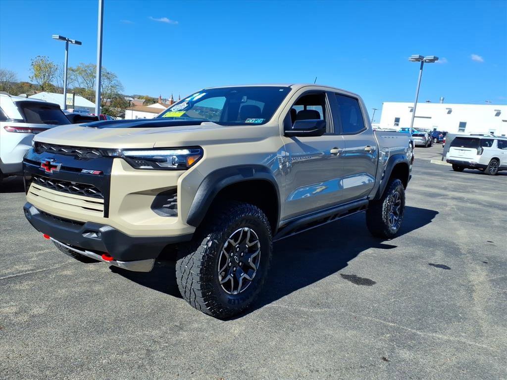 Used 2024 Chevrolet Colorado ZR2 w/ ZR2 Convenience Package III image 1