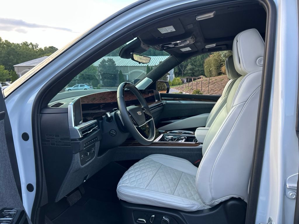 Used 2026 Cadillac Escalade ESV Platinum Sport AWD/4WD image 53