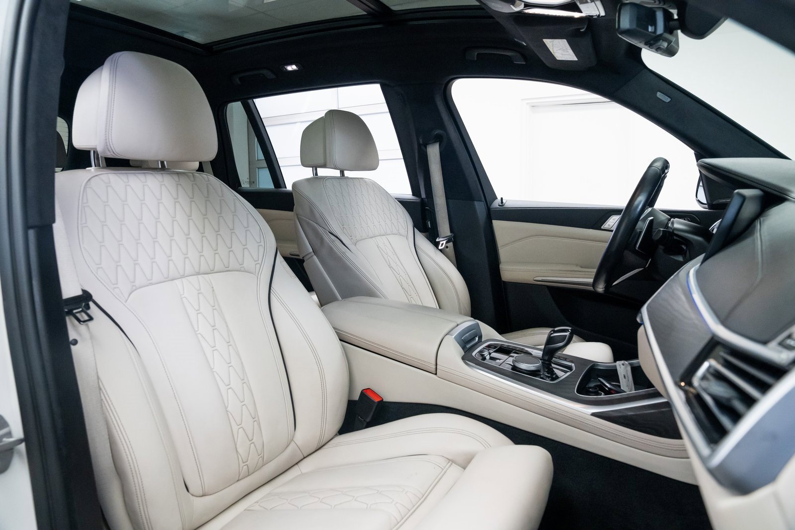 Used 2021 BMW X7 xDrive40i w/ M Sport Package image 25