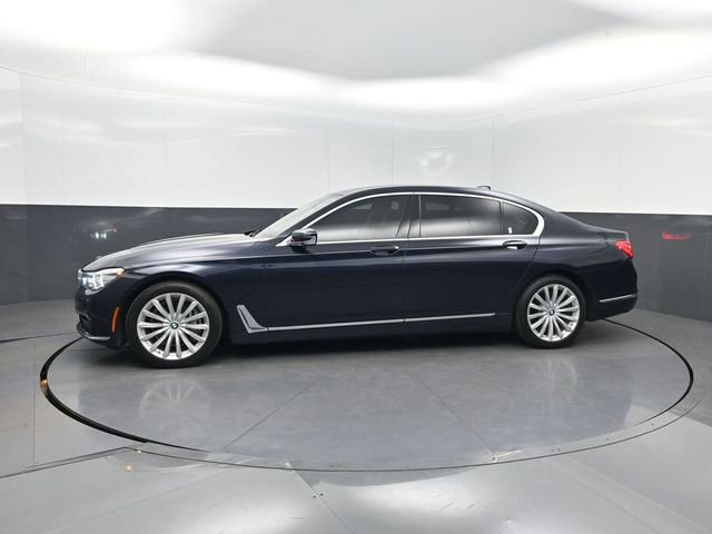 Used 2018 BMW 740i w/ Executive Package RWD image 2