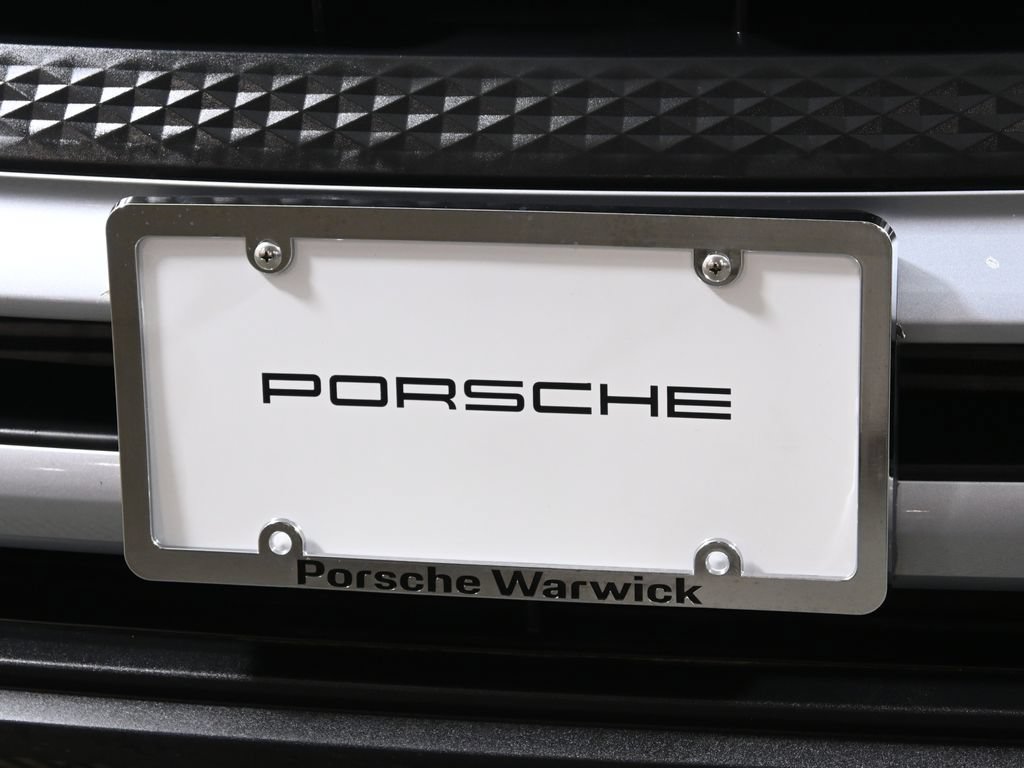 Used 2024 Porsche Macan AWD/4WD image 14