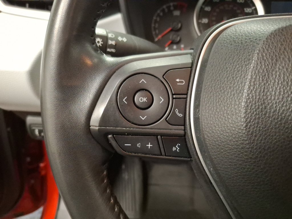 Used 2020 Toyota Corolla SE FWD image 19