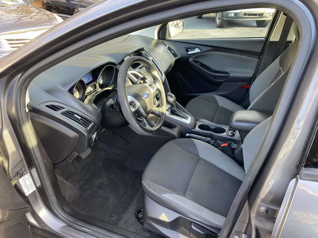 Used 2014 Ford Focus SE image 9