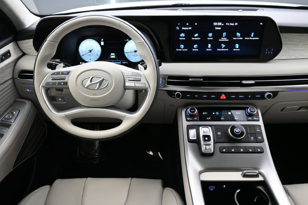 Used 2025 Hyundai Palisade Calligraphy FWD image 7