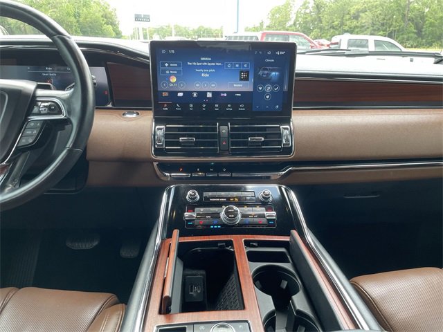 Used 2022 Lincoln Navigator Reserve image 14