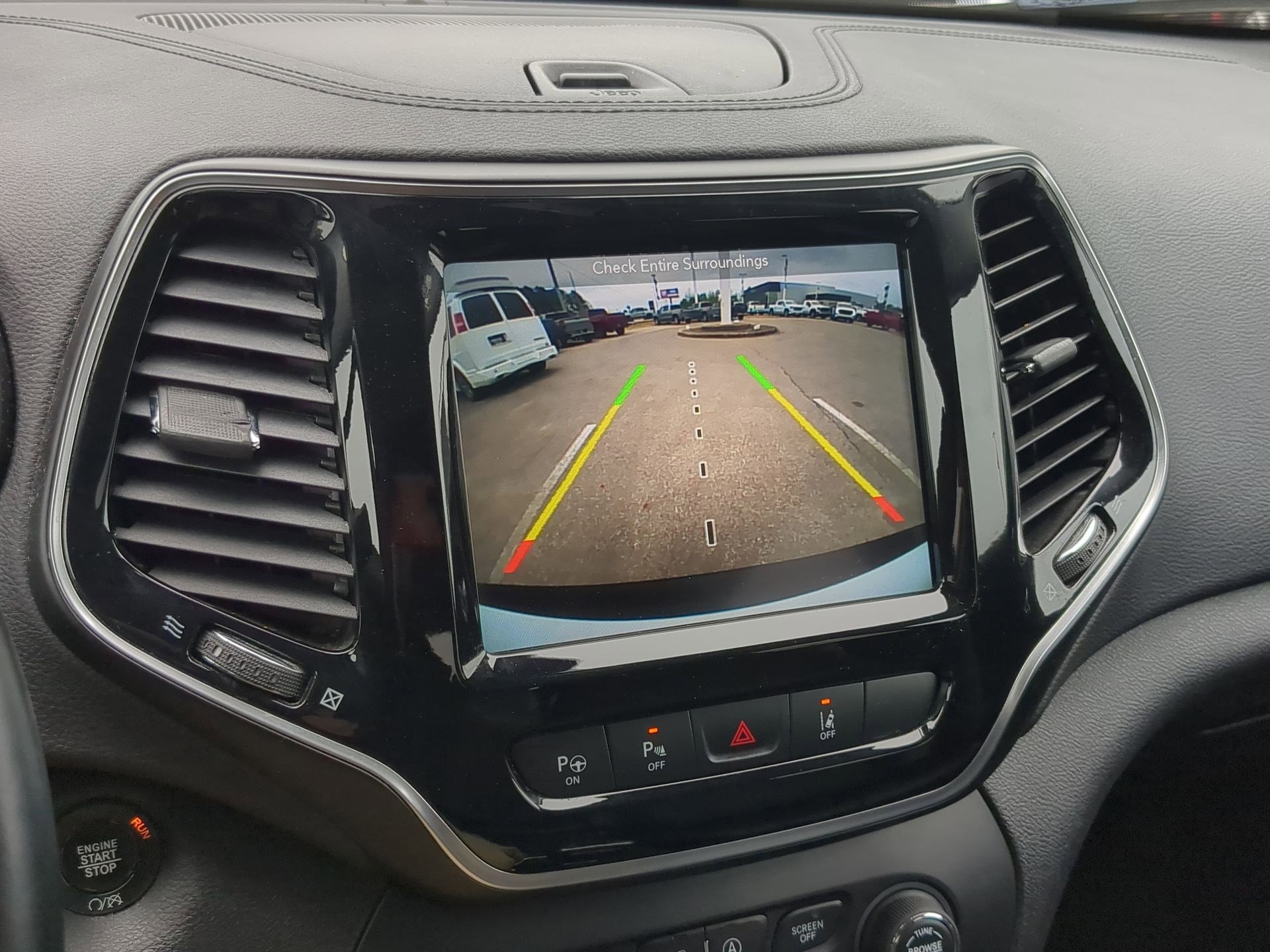 Used 2019 Jeep Cherokee Limited w/ Technology Group image 16