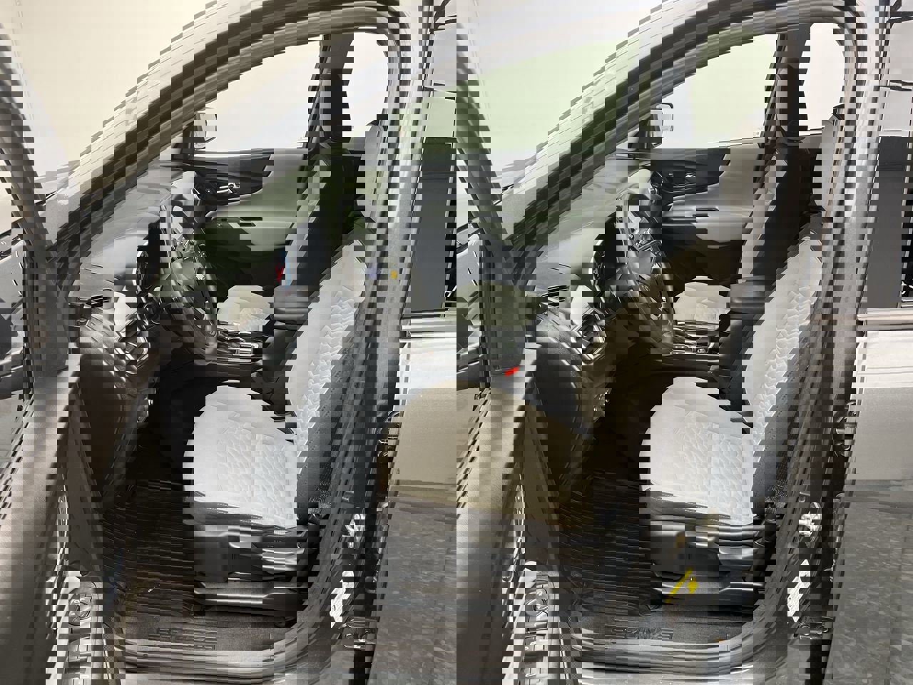 Used 2018 Chevrolet Equinox LS image 3