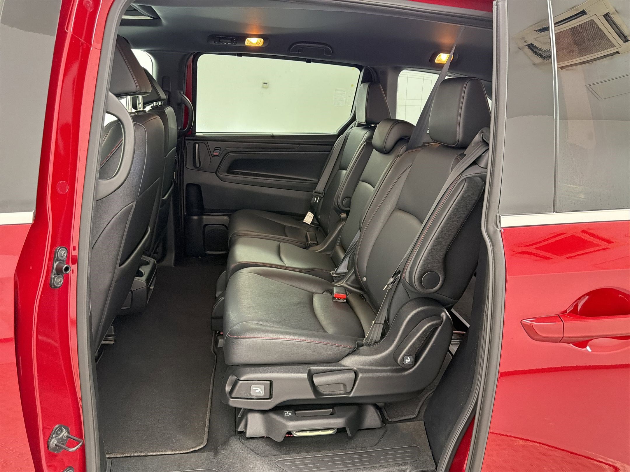 Used 2025 Honda Odyssey Sport-L image 13