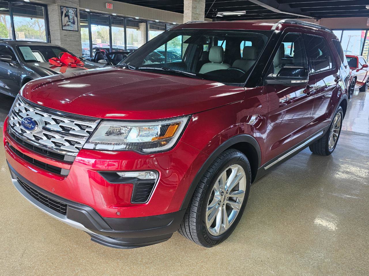 Used 2018 Ford Explorer XLT w/ Equipment Group 202A image 3