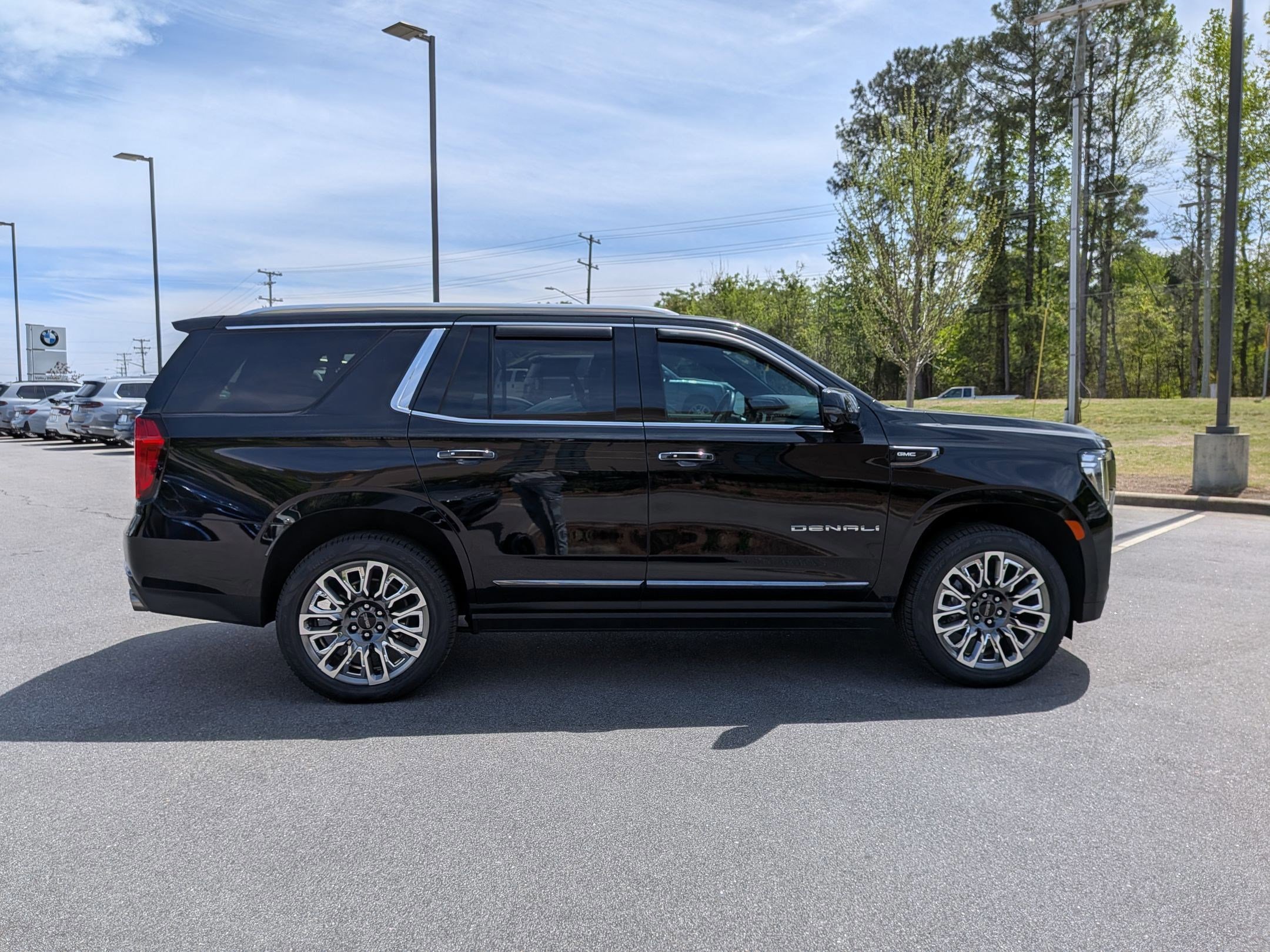 Used 2024 GMC Yukon Denali Ultimate image 2