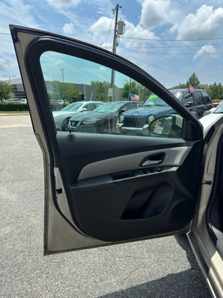 Used 2014 Chevrolet Cruze LT FWD image 13