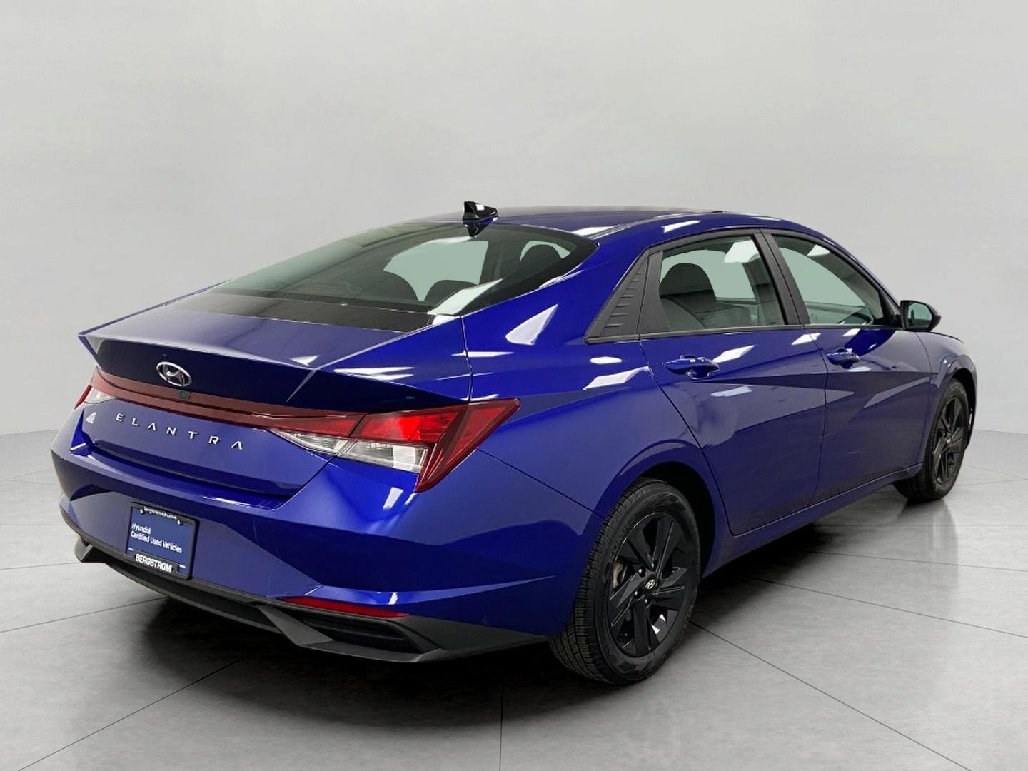 Certified 2023 Hyundai Elantra SEL w/ Preferred Accessory Package image 4