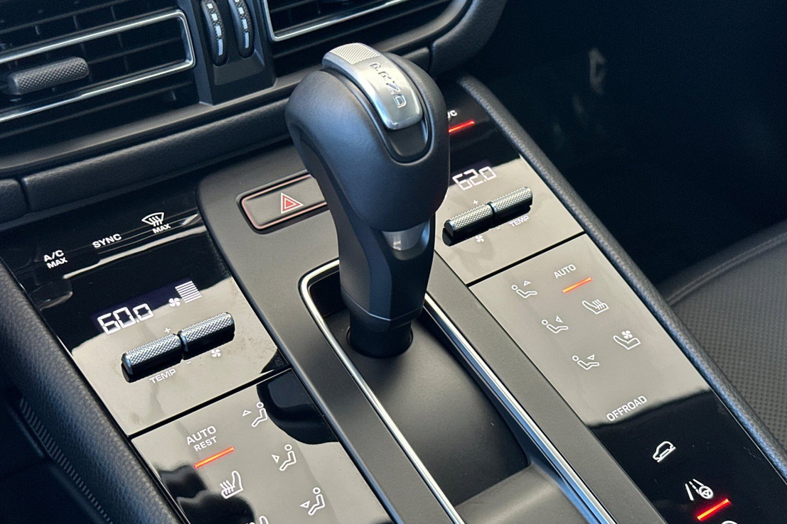 Used 2025 Porsche Macan AWD/4WD image 22