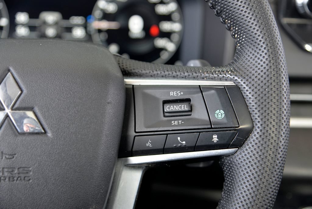 Used 2023 Mitsubishi Outlander SE AWD/4WD image 24