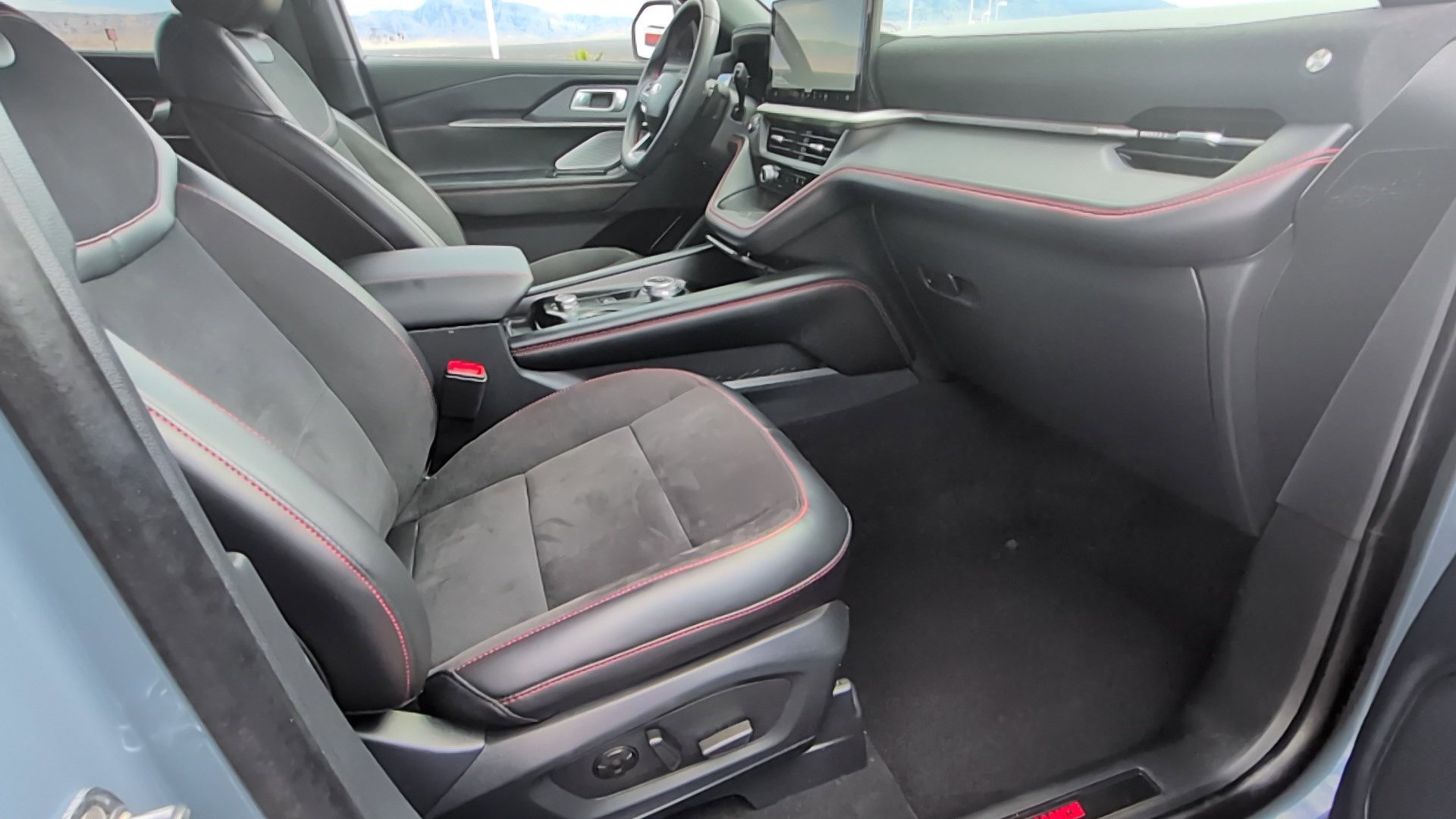 Used 2025 Ford Explorer ST RWD image 32