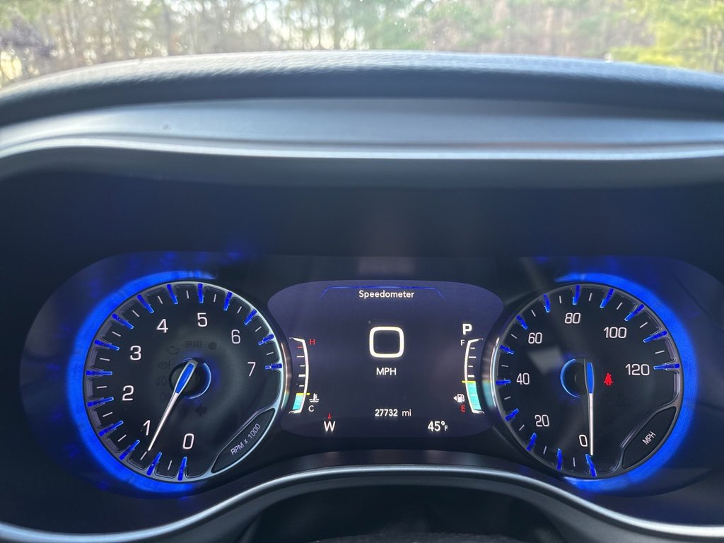 Used 2023 Chrysler Pacifica Touring-L w/ S Appearance Package image 15