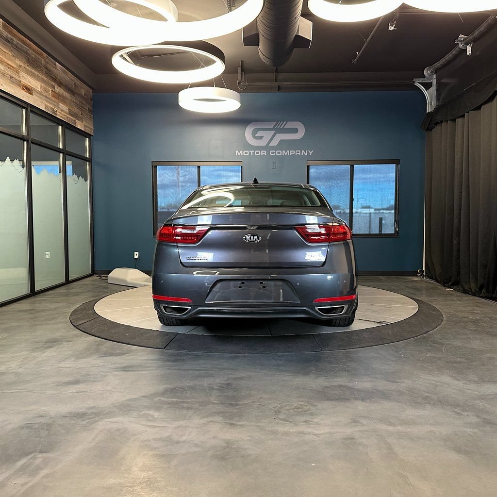 Used 2018 Kia Cadenza Premium w/ Luxury Package FWD image 4