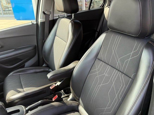 Used 2022 Chevrolet Trax LT w/ LT Convenience Package image 18