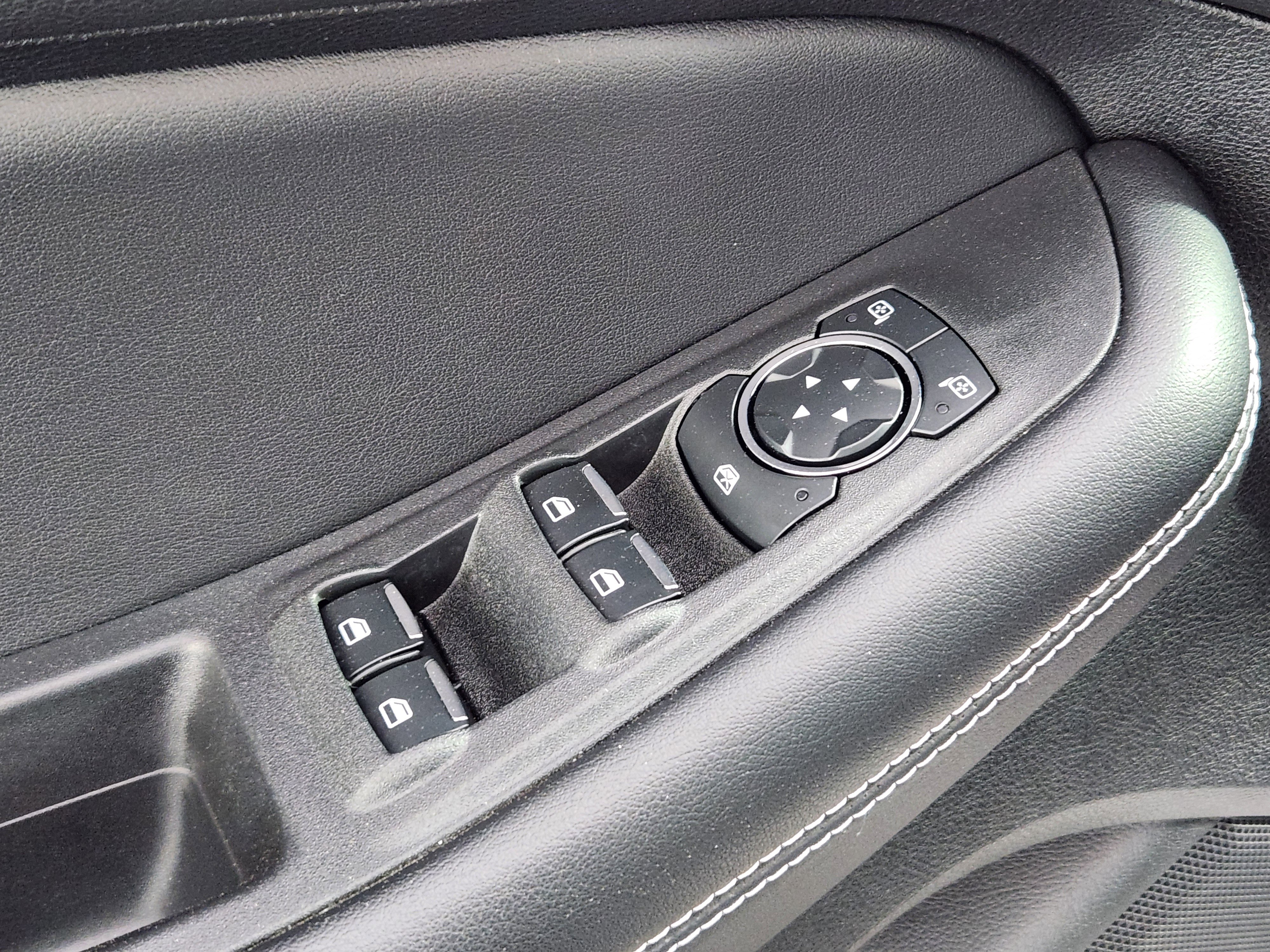 Used 2023 Ford Edge ST image 16