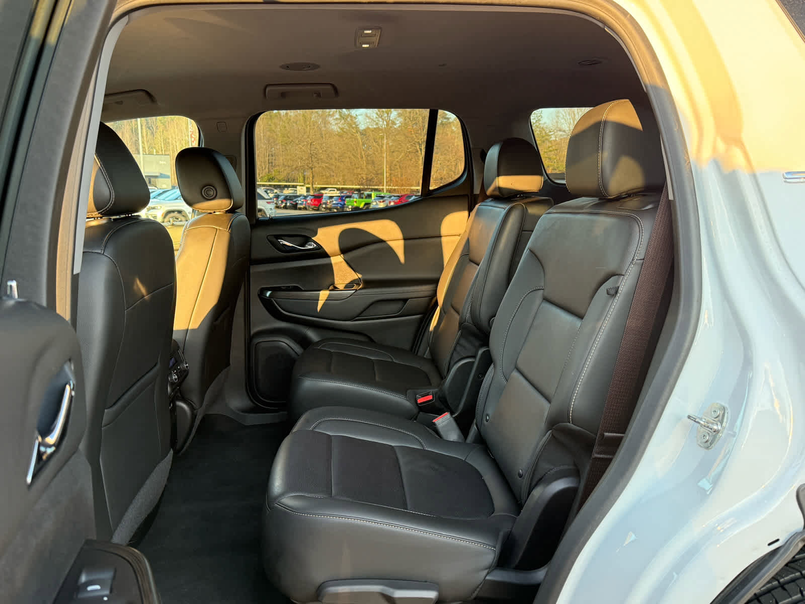 Used 2023 GMC Acadia SLT image 24