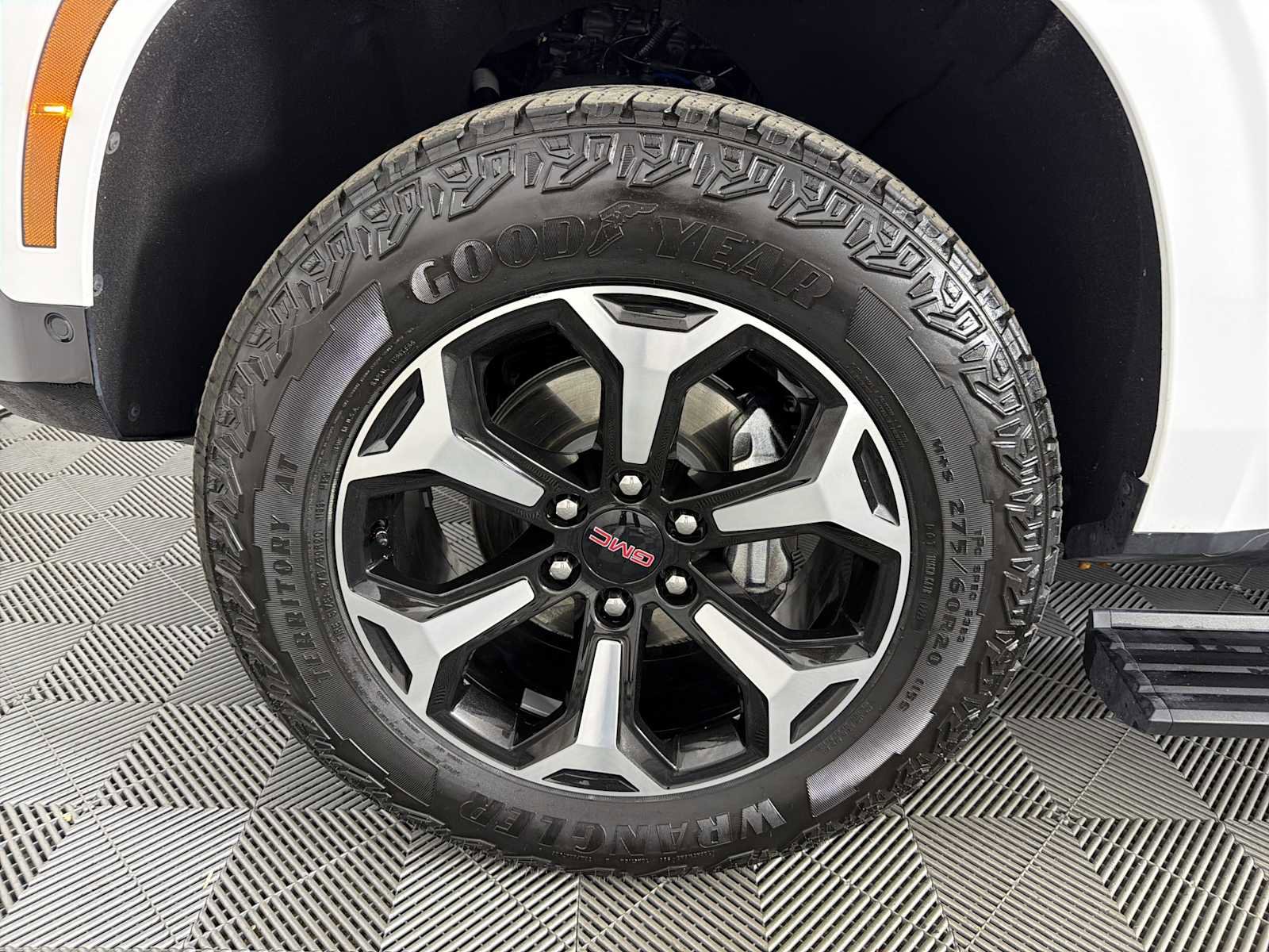 Certified 2025 GMC Yukon XL AT4 w/ AT4 Premium Plus Package image 10