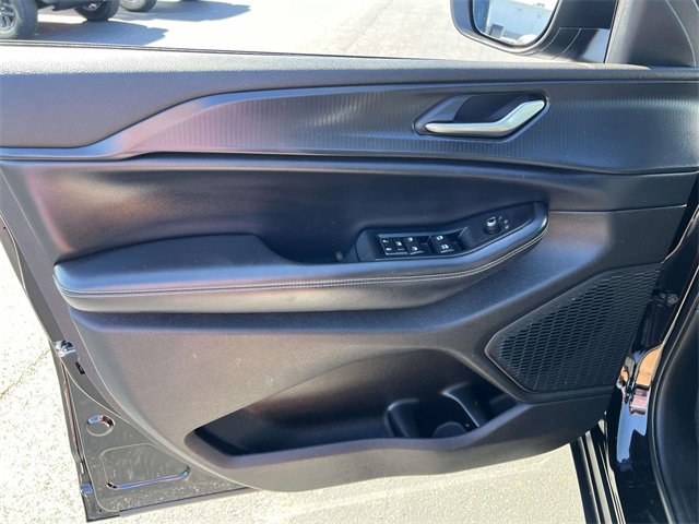 Used 2023 Jeep Grand Cherokee L Laredo image 12