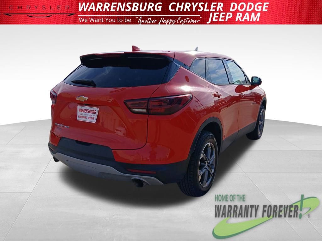 Used 2025 Chevrolet Blazer LT image 3