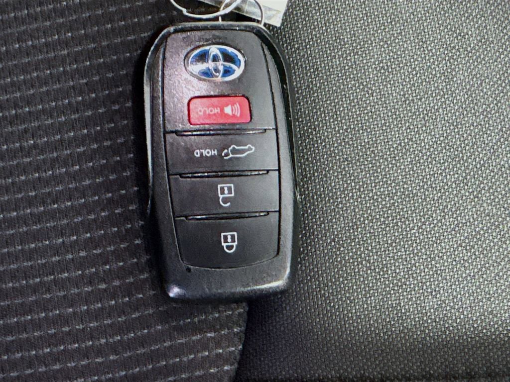 Used 2022 Toyota Venza LE image 35