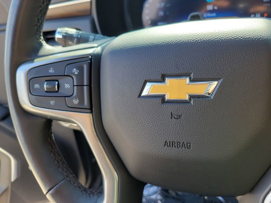 Used 2023 Chevrolet Suburban Premier w/ Advanced Technology Package image 24