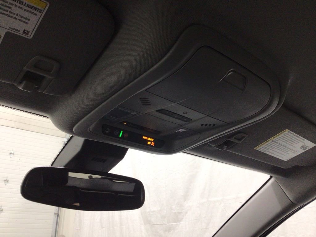 Used 2024 GMC Terrain SLT image 13